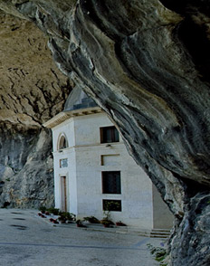 Santuario della Madonna di Frasassi, Tempio del Valadier e Eremo di Santa Maria Infra Saxa